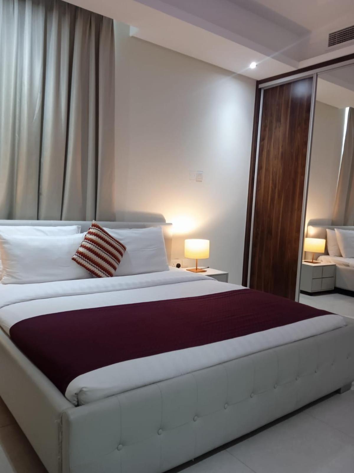 Sirius Tower Aparthotel Manama Luaran gambar