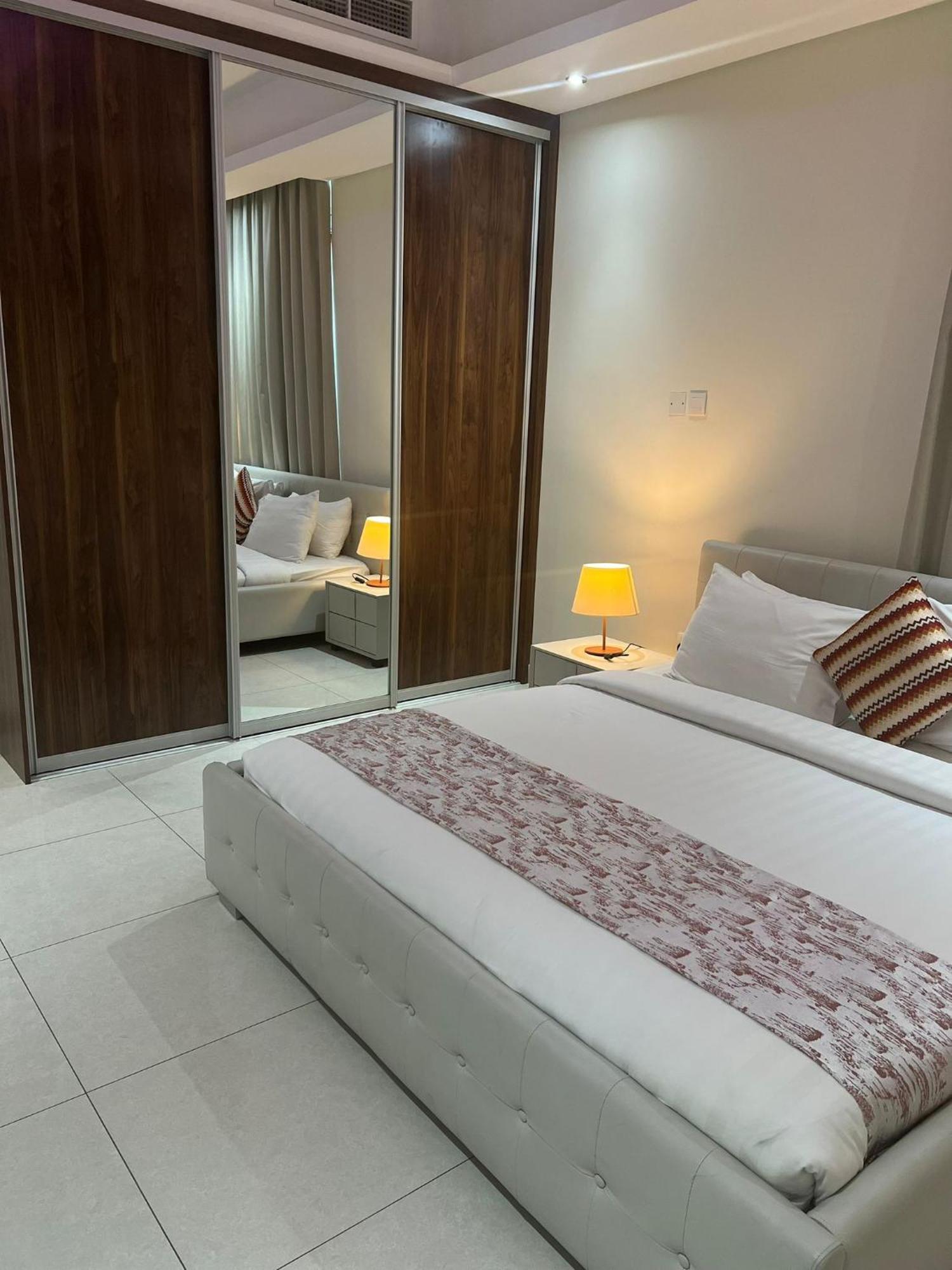 Sirius Tower Aparthotel Manama Luaran gambar