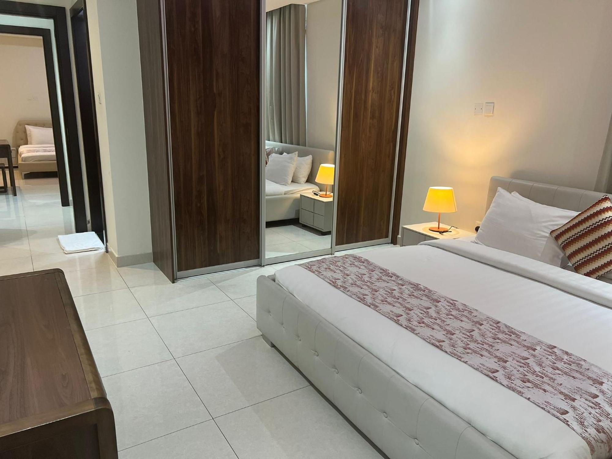Sirius Tower Aparthotel Manama Luaran gambar