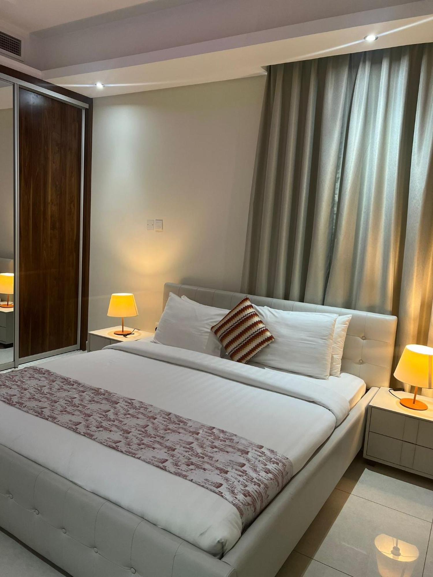 Sirius Tower Aparthotel Manama Luaran gambar