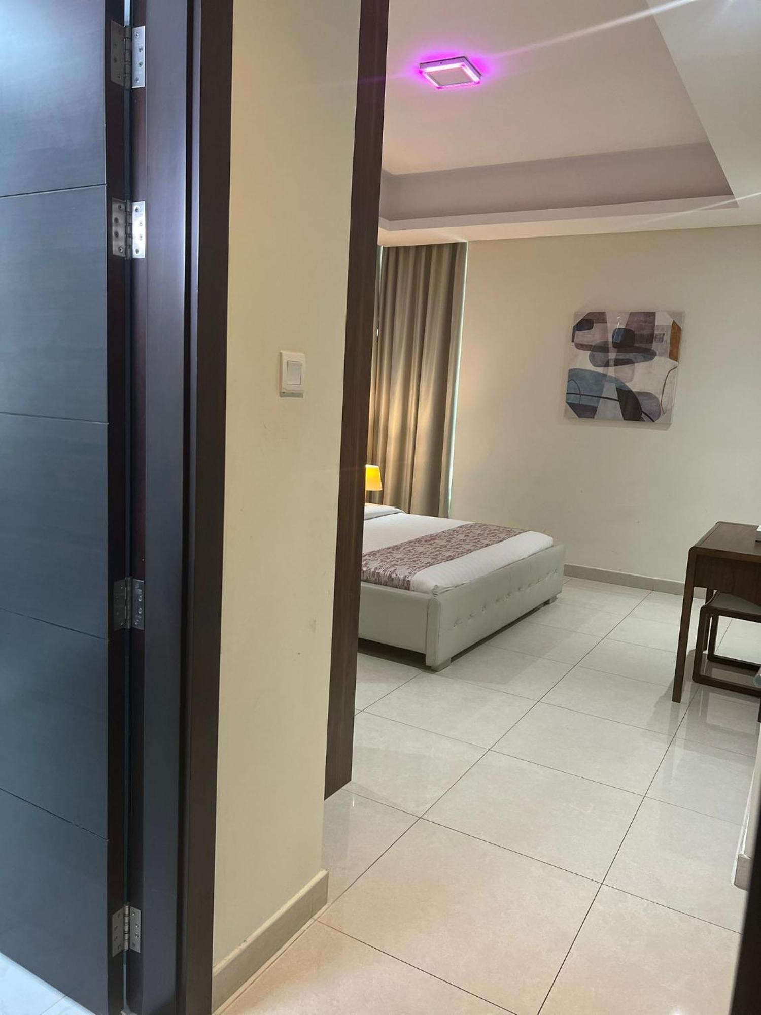 Sirius Tower Aparthotel Manama Luaran gambar